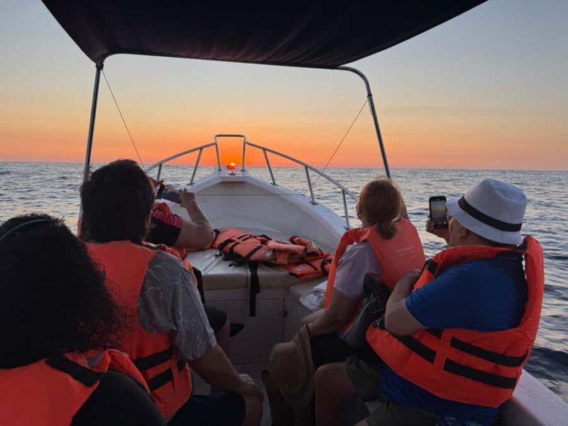 Huatulco: Sail at dawn and watch the marine life - Huatulcos Private Sunrise Marine Wildlife Tour: An Unmatched Seascape