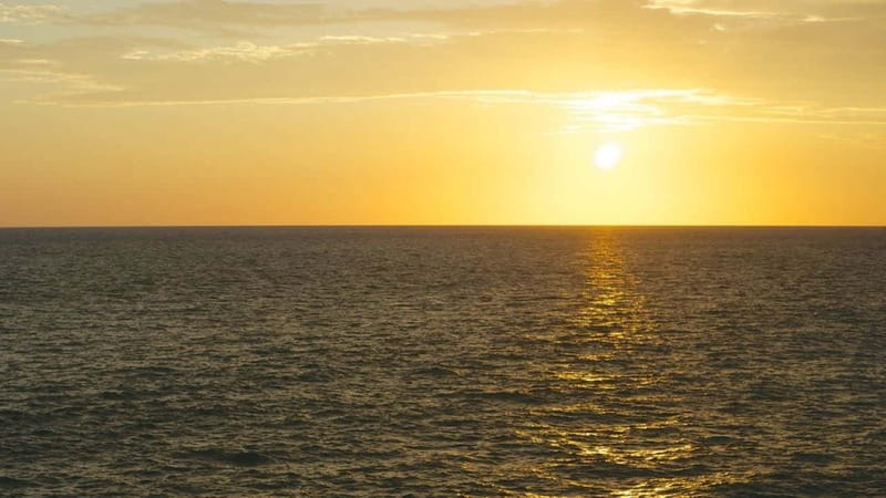 Huatulco: Sunset Boat Tour - Cruising Through Santa Cruz Bay’s Historic Waters