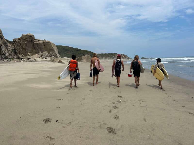 Huatulco: Surf Lesson with surf instructor. All Levels - The Theoretical Segment: Safety and Wave Reading