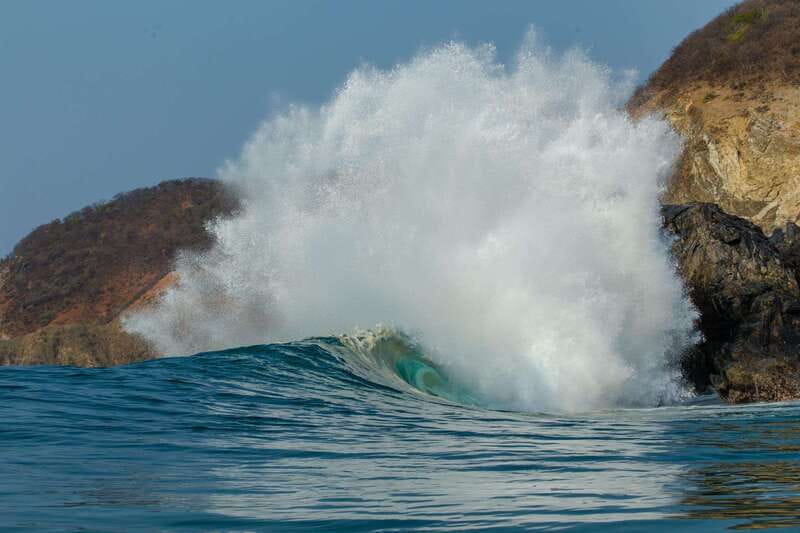 Huatulco: Surf Lesson with surf instructor. All Levels - Experience with Elite and World-Class Surfers