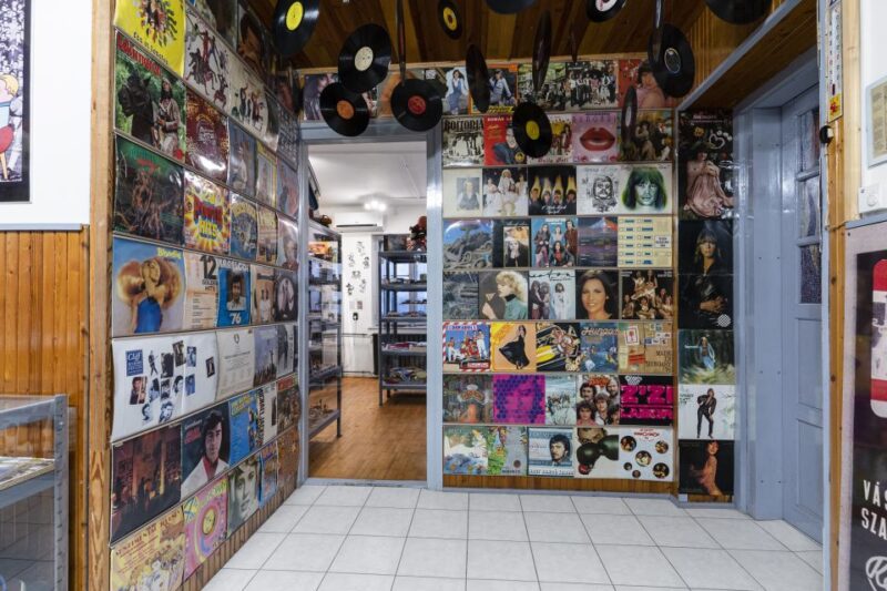 Hungary: Szentendre Retro Design Center Entry Ticket - Exploring the 70s Household and Entertainment Displays