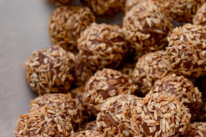 Hungry Mary's Famous Beer and Chocolate Tour in Brussels - Discovering the Royal Theatre Toone and Starting Beer Tastings