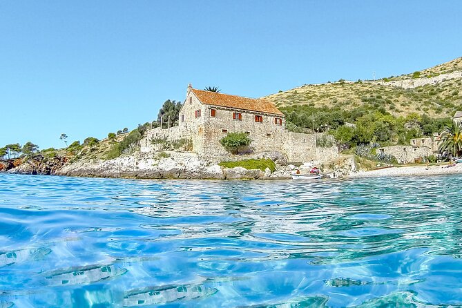 HVAR & 4 Islands PRIVATE BOAT TOUR - Starting Point in Split: Convenient and Easy to Find