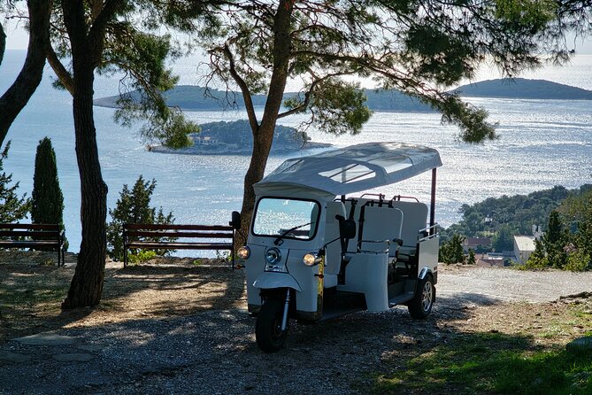 Hvar Adventure Tour: Explore with a 4-6 Seater eTuk Tuk Rickshaw! - Tasting Honey and Olive Oil in Brusje