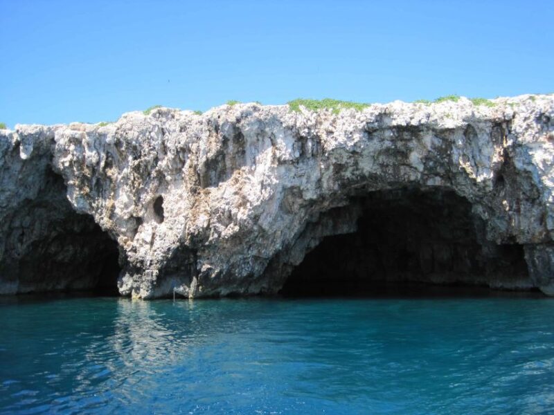 Hvar: Blue and Green Caves Boat Tour with Stiniva Beach - The Breathtaking Stiniva Cove