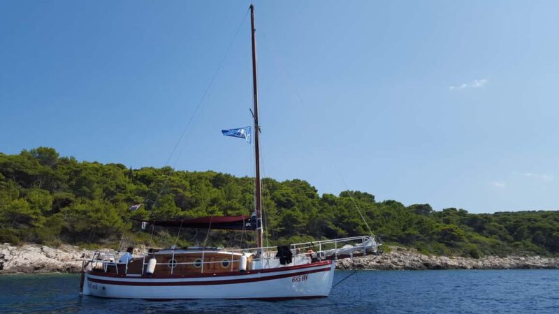 Hvar: Pakleni Islands Sailing Tour with Brunch - Key Points