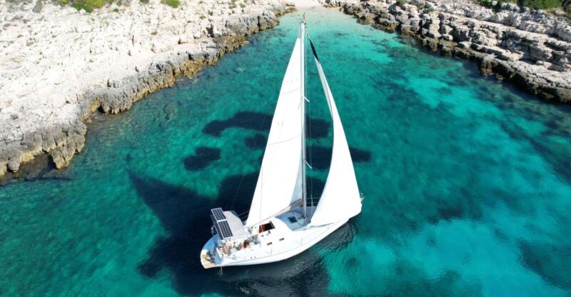 Hvar: Private Sailing Boat Trip with Swimming and Snorkeling - Visiting the Iconic Spots of the Pakleni Islands