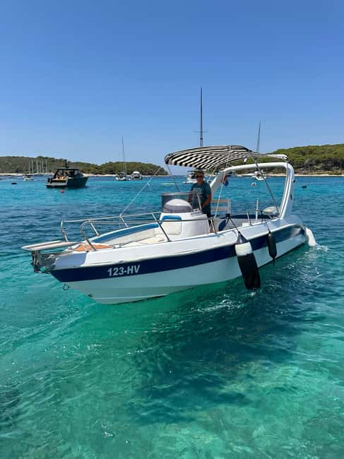 Hvar: Private Speedboat Tour Blue Green Caves, Vis & Pakleni - Onboard Comforts and Equipment