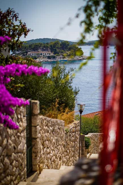 Hvar Walking Tour With Your Local Guide - Visiting St. Stephen Square: The Vibrant Heart of Hvar