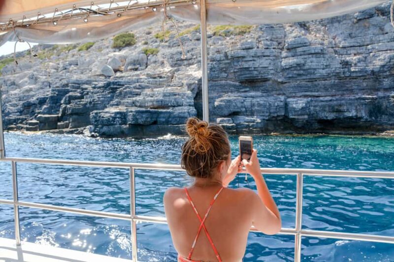 Hydra: Island Tour by Boat with Lunch - Lunch and Relaxation at Limnioniza