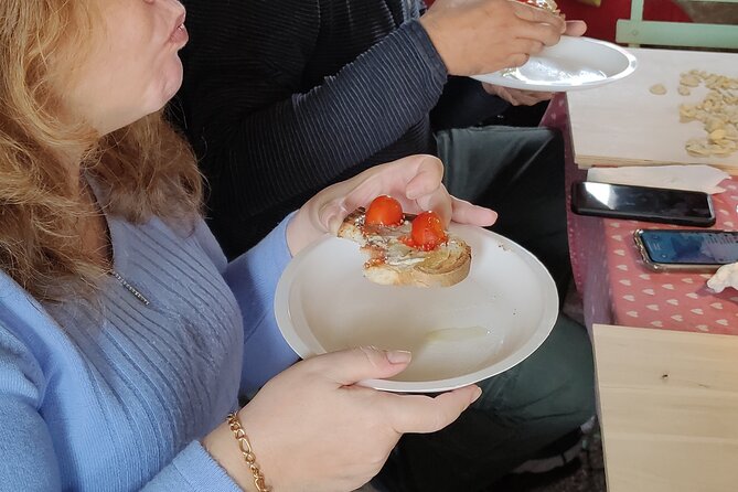 I wil explain you everything about our extravirgin olive oil - Practical Details: Meeting Point, Timing, and Accessibility