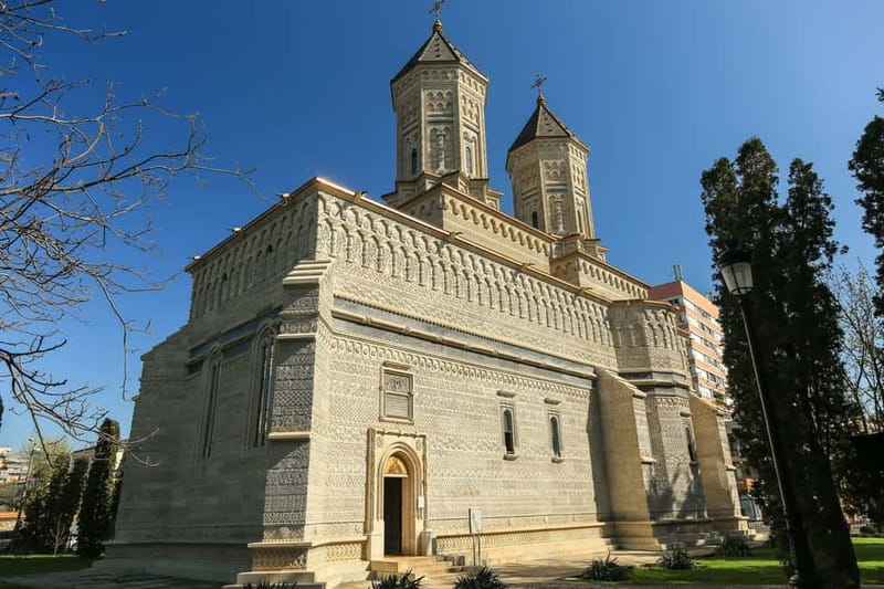 Iasi Walking City Tour - Admiring the Vasile Alecsandri National Theatre