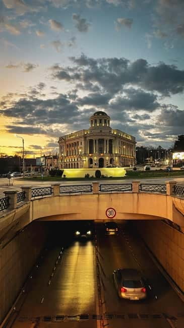 Iasi: Walking Tour with a local guide - Visiting the National Theater and the Metropolitan Cathedral