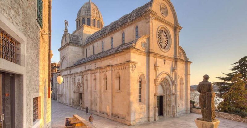 ibenik walking tour in one hour! - Walking Through the Manufactory District and Medieval Churches