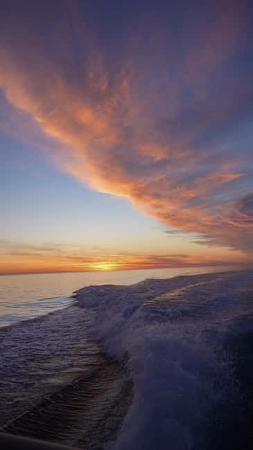 Ibiza Es Vedra: Private boat trip - Sunset and drinks. - Exploring Es Vedra’s hidden coves and waters