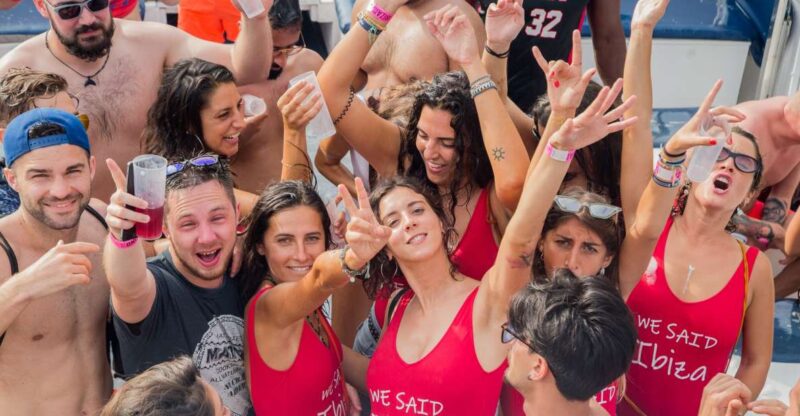 Ibiza floating club - Best Dj sesión at sea - Dive into Ibiza’s Floating Club Experience with a Top DJ and Open Bar