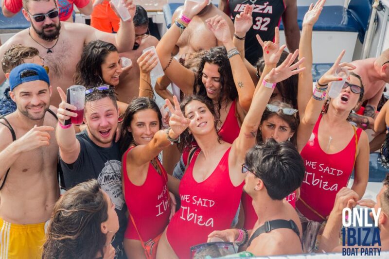 Ibiza floating club - Best Dj sesión at sea - Key Points