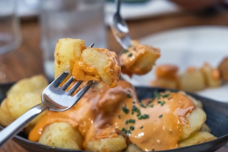 Ibiza: Guided Food Tour of Ibiza Town with Tastings - Discover the Starting Point at the Monumento a los Hippies