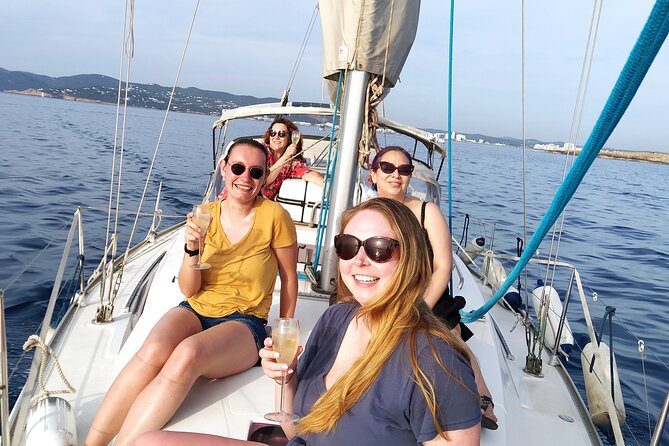 Ibiza sunset boat trip with appetizers and champagne, 6 guests - What’s Included: Gourmet Food and Sparkling Wine