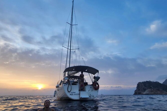 Ibiza sunset boat trip with appetizers and champagne, 6 guests - The Scenic Route: Sailing along Ibiza’s West Coast