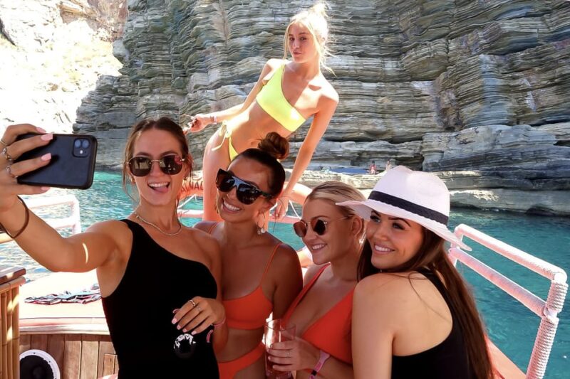 Ibiza: Sunset Boat Trip with Snorkeling, Kayaking, & Drinks - The Crew and Onboard Atmosphere