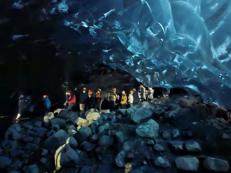 Iceland: 10-Day Winter Tour with Accommodation & Meals - Discover the 10-Day Iceland Winter Tour with Cozy Farm Stays and Spectacular Sights