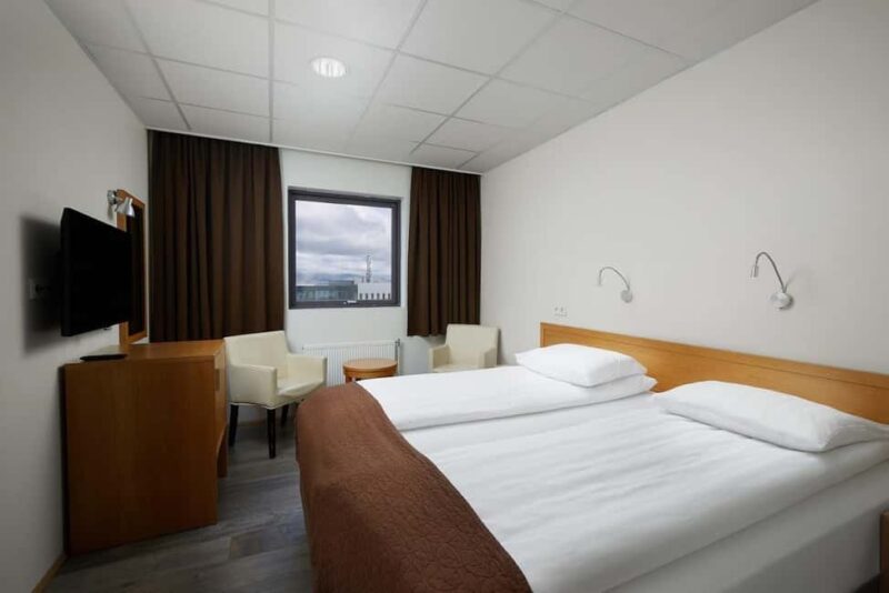 Iceland: 3-day Wellness, Blue Lagoon, & Hotel Minibus Tour - Logistics and Group Size