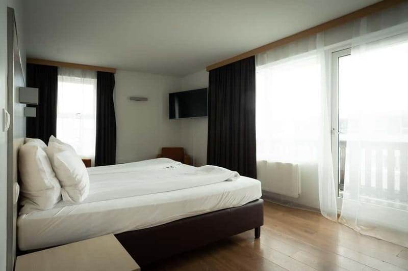 Iceland: 9-Day Guided Trekking Tour with Meals - Discover Iceland’s Geothermal Valley in Landmannalaugar