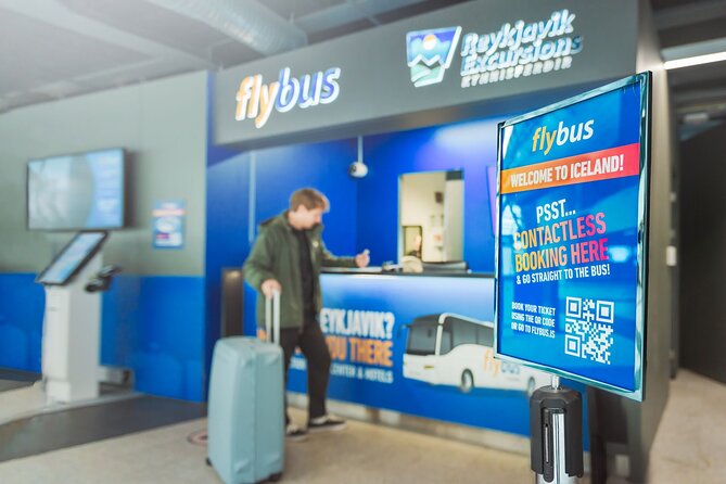 Iceland Airport Transfer from Reykjavík Hotels to KEF Airport - Customer Service and Guide Interactions