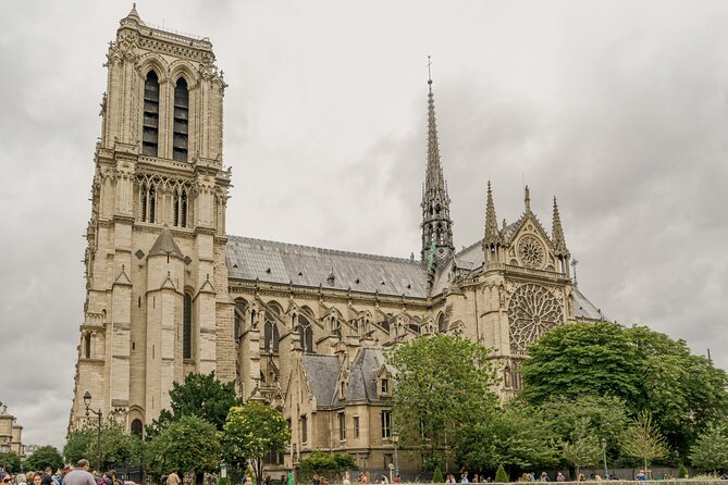 Iconic Amelie Movie Locations - Private Tour with Friendly Guide - Following Amelie to Pont des Arts
