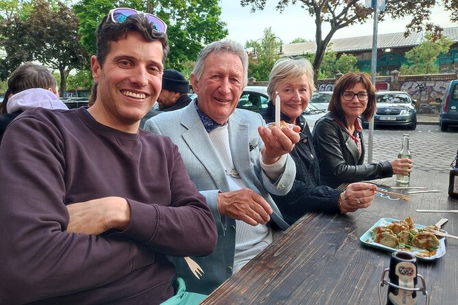 Iconic Berlin Street Food Tour - 2,0 hrs - Visiting Hackesche Höfe: Art, Architecture, and History