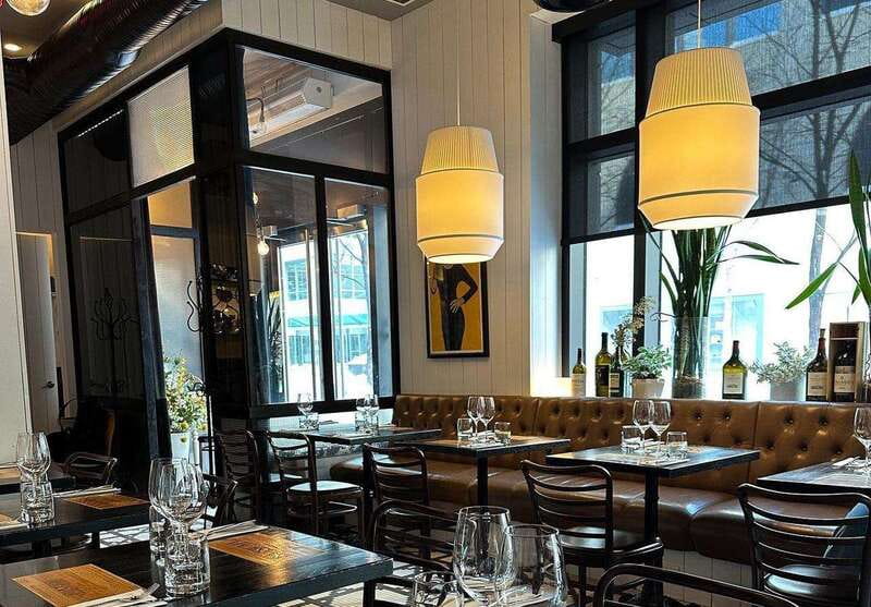 Iconic Eats of Calgary Food Tour - The Guide’s Role and Tour Atmosphere