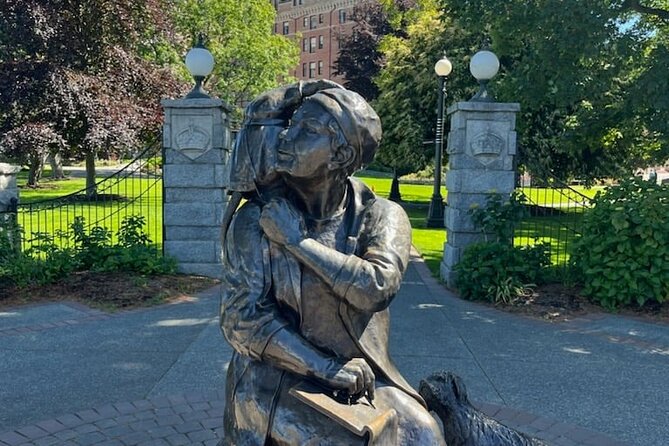 Iconic & Obscure Walking Tour in Victoria - The Inner Harbour’s Visual Charm and Landmark Highlights