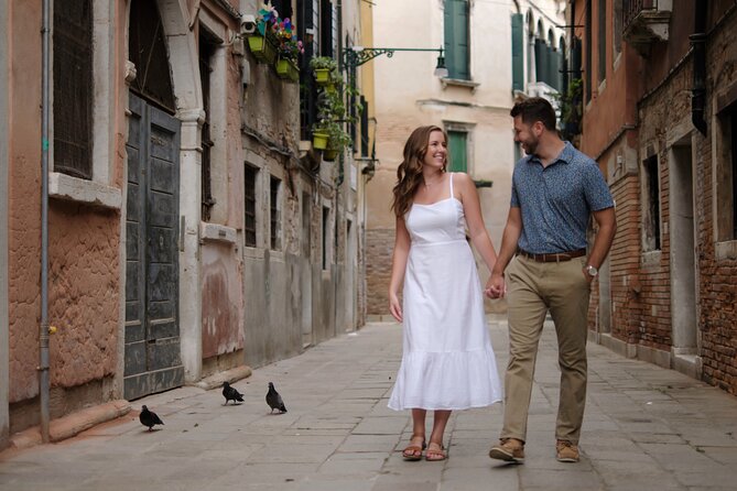 Iconic Photos and Adventure in Venice - Key Points