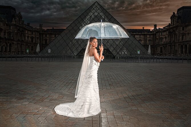 Iconic Portraits in an Exclusive Photoshoot at the Eiffel Tower - High-Quality Photos with Rapid Delivery
