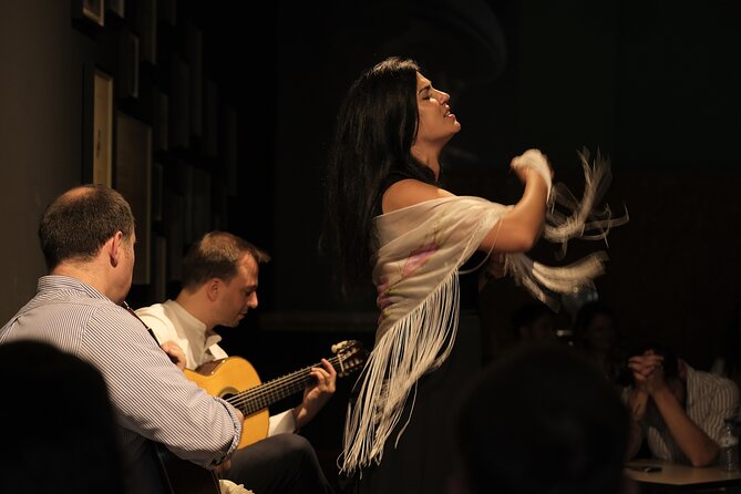 Ideal Clube de Fado - The Experience: Emotional and Intimate