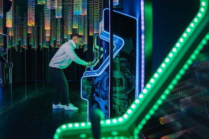 IKONO Berlin Immersive Experience - The Social Aspect and Crowds