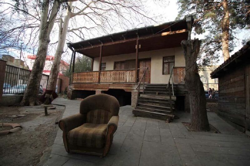 illegal Underground Printing-House with A Local - Key Points