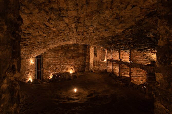 Immersive Haunted Underground Vaults Tour in Edinburgh - The Guide and Storytelling Style