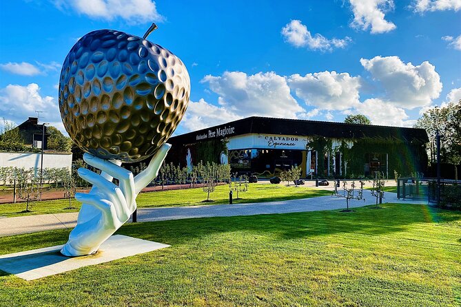 Immersive tour DISTILLERIE PERE MAGLOIRE - The Guides and Visitors’ Experience