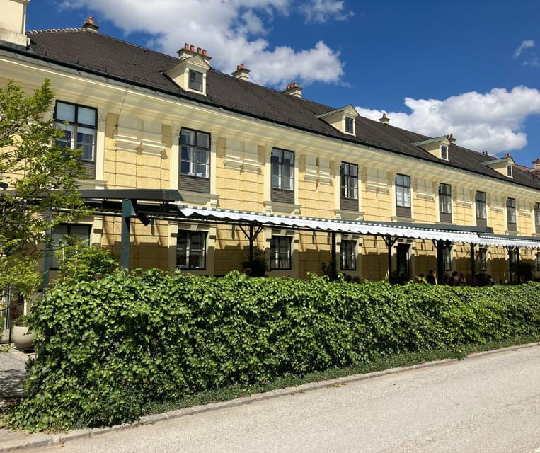 Imperial breakfast before your castle tour - Starting your day with Viennese hospitality at Gerstners café