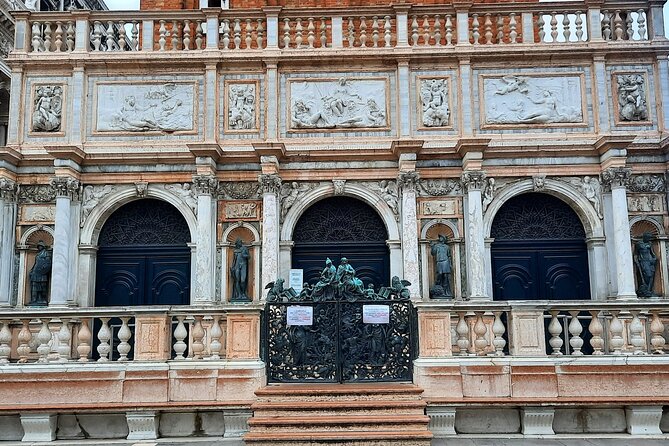 In and Around St. Marks Square: A Self-Guided Audio Tour - Venetian Architecture: Bridges, Arches, and Canals