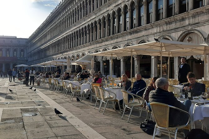 In and Around St. Marks Square: A Self-Guided Audio Tour - Visiting the Palazzo delle Prigioni and the Teatro La Fenice
