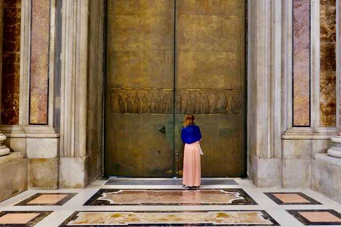 In-depth Guided Tour of St. Peter's Basilica & Square - Practicalities: Meeting Point, Security, and Dress Code