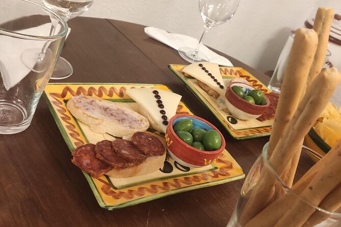 Indulge in Cordoba: Local Wines & Tapas Tasting - Francisco’s Knowledgeable and Friendly Guidance