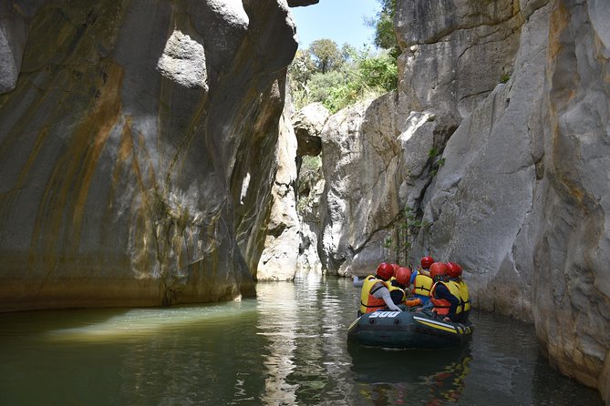 Inflatable boat excursion Gole di Tiberio on the Madonie near Cefalù - Exploring the Gole di Tiberio Inflatable Boat Excursion in Sicily