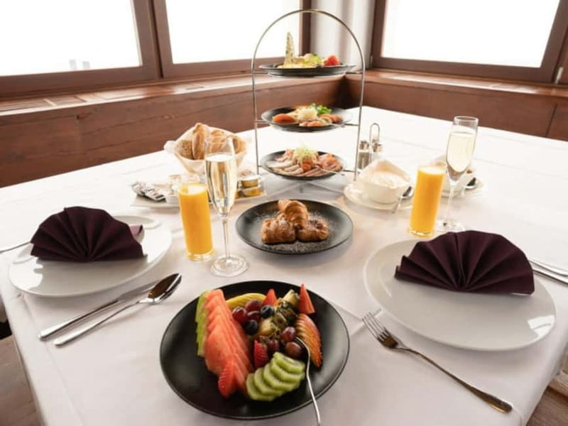 Innsbruck: Breakfast with Prosecco and Panoramic Views - Key Points