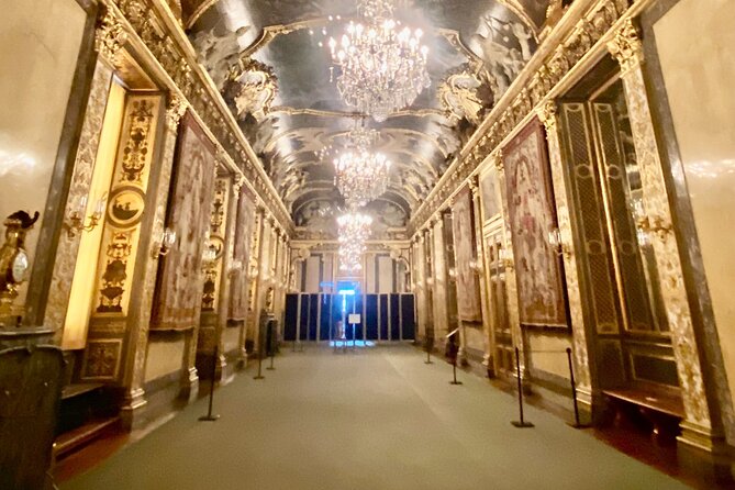 Inside The Crown: Stockholm Royal Palace Private Guided Tour - Meeting Point and Tour Logistics