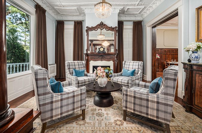 Insider Tour of Historic River Forest Manor - Timing, Pacing, and Suitability