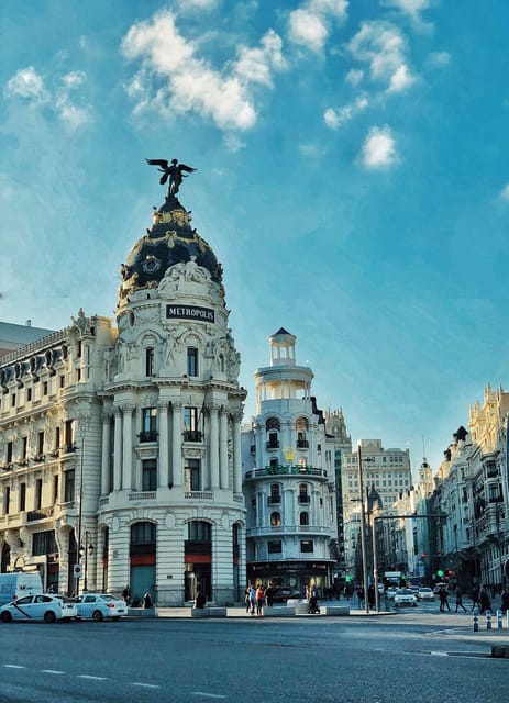 InstaSpots: tour of the most photographable spots in Madrid - The Bustle of Gran Vía and Puerta del Sol
